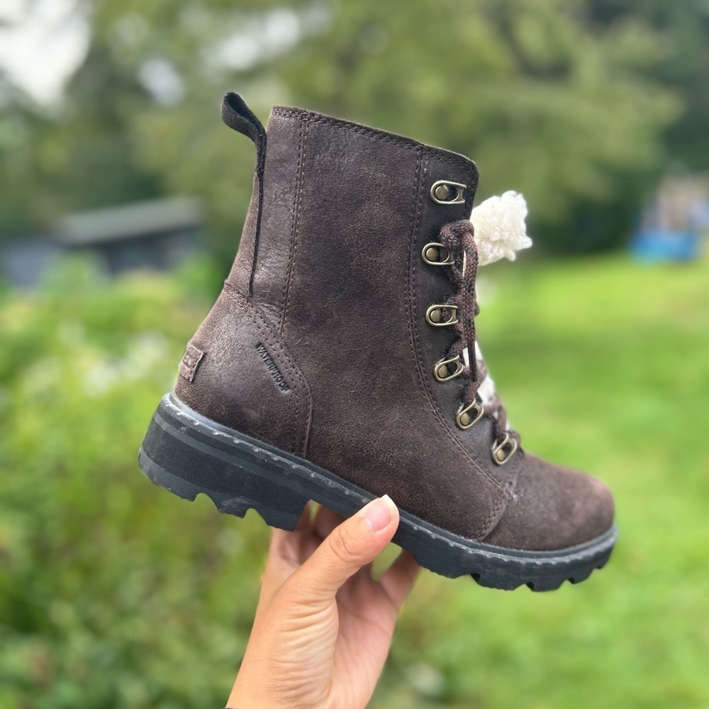 Sorel Lennox Lace Cozy Blackened Brown Waterproof Boots (size 8)